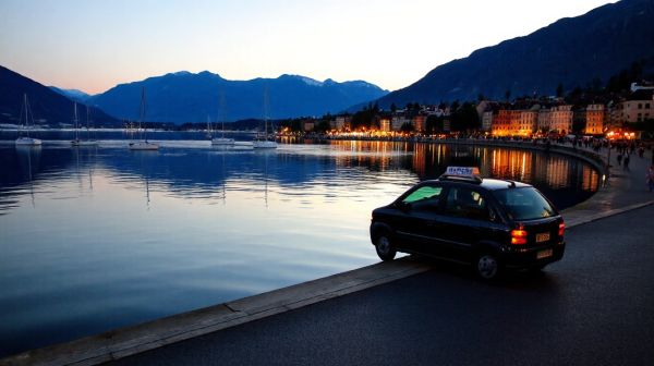 Réservez votre taxi à Annecy : le service flexible 24/7